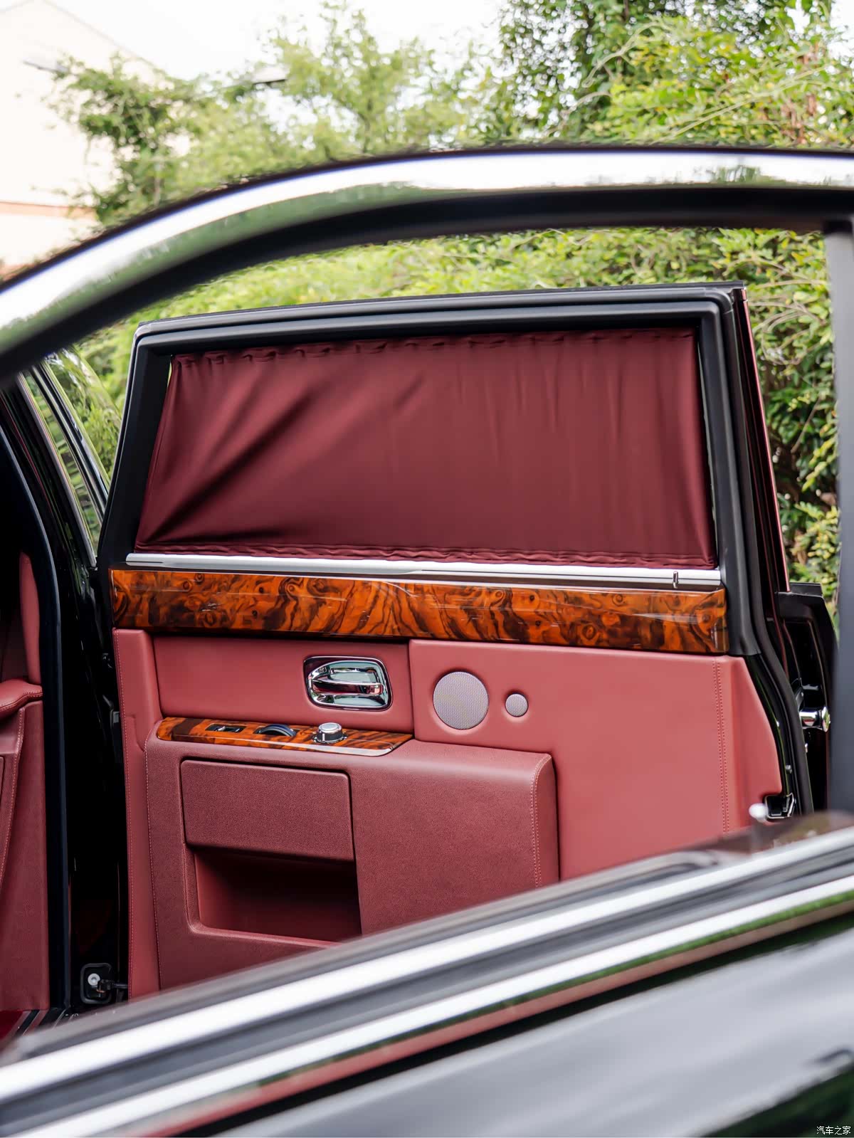 Rolls-Royce Phantom, 2016 16
