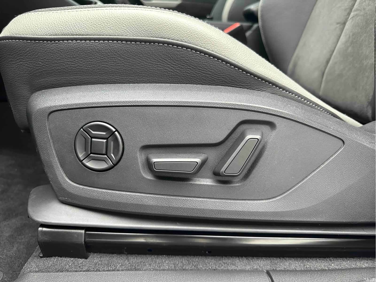 Audi Q3, 2022 11