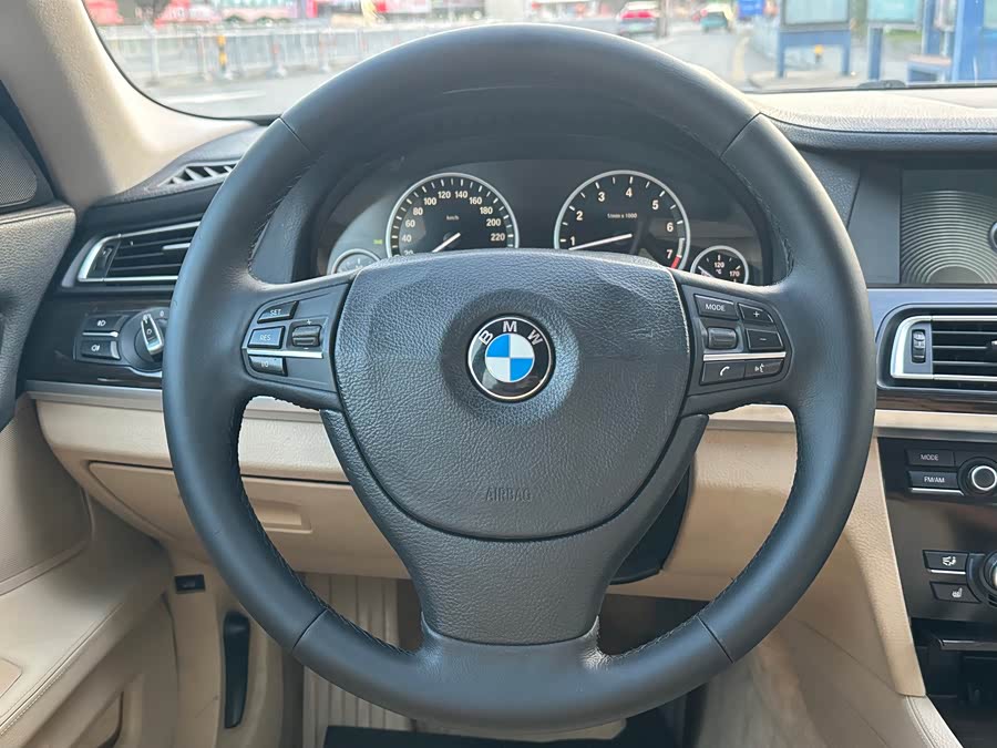 BMW 7-Series 2011, фото 12