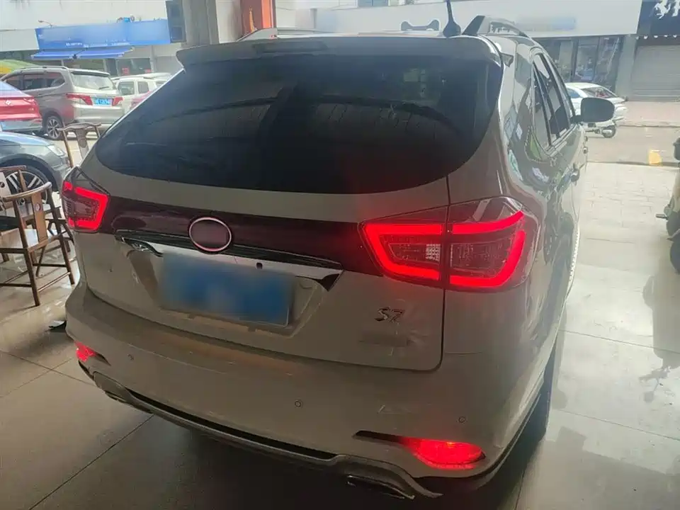 BYD S7