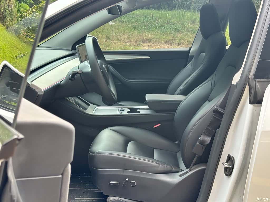 Tesla Model Y, 2024 6