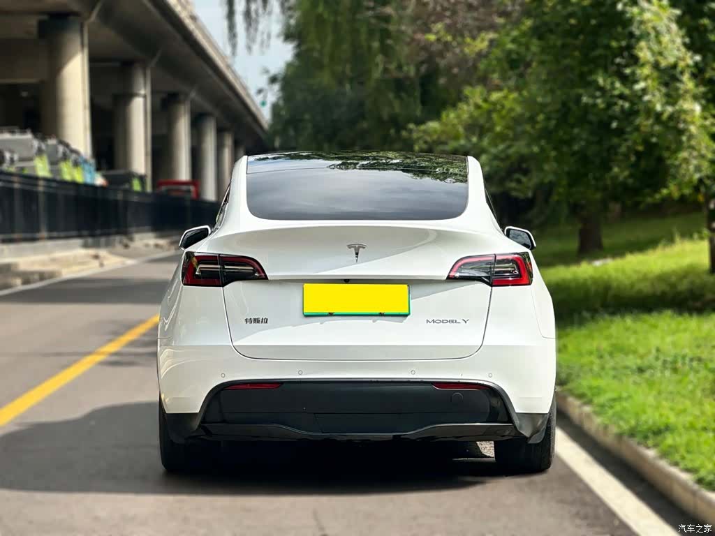 Tesla Model Y, 2024 4