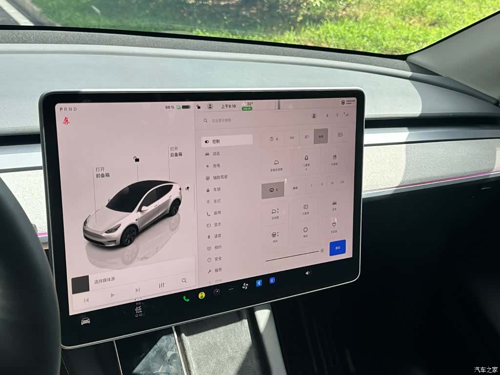 Tesla Model Y, 2024 8