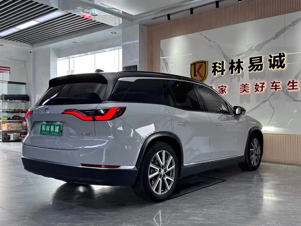 NIO ES8