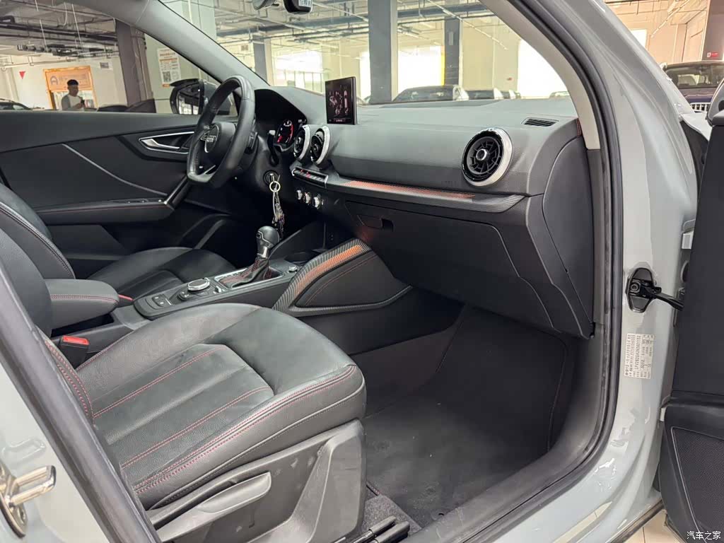 Audi Q2L, 2022 11