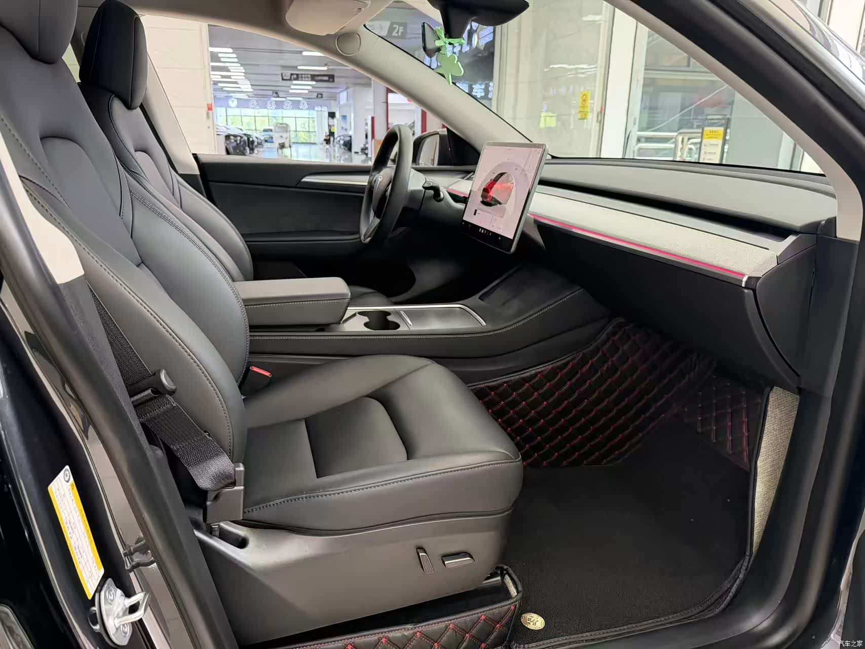 Tesla Model Y, 2024 6