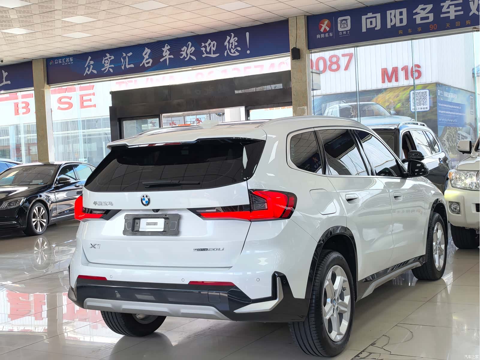 BMW X1, 2023 все фото