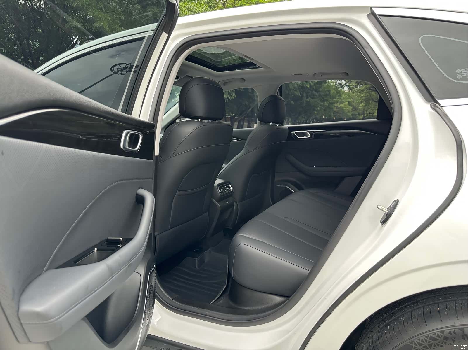Geely Emgrand, 2026 12