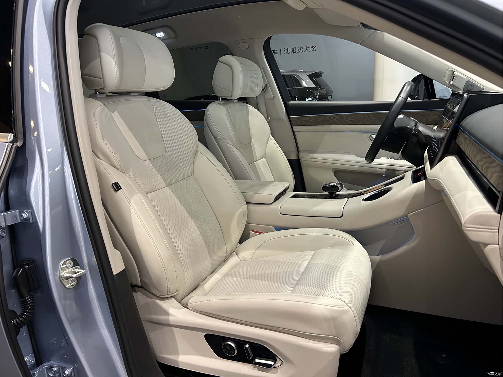 AITO M5, 2022 10