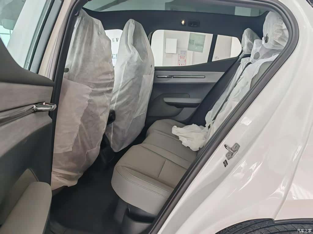 Volvo EX30, 2026 17