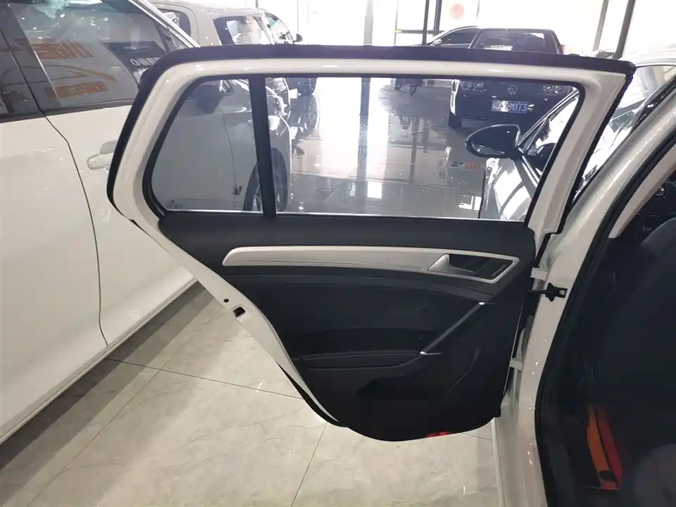 Volkswagen Golf*pure electricity