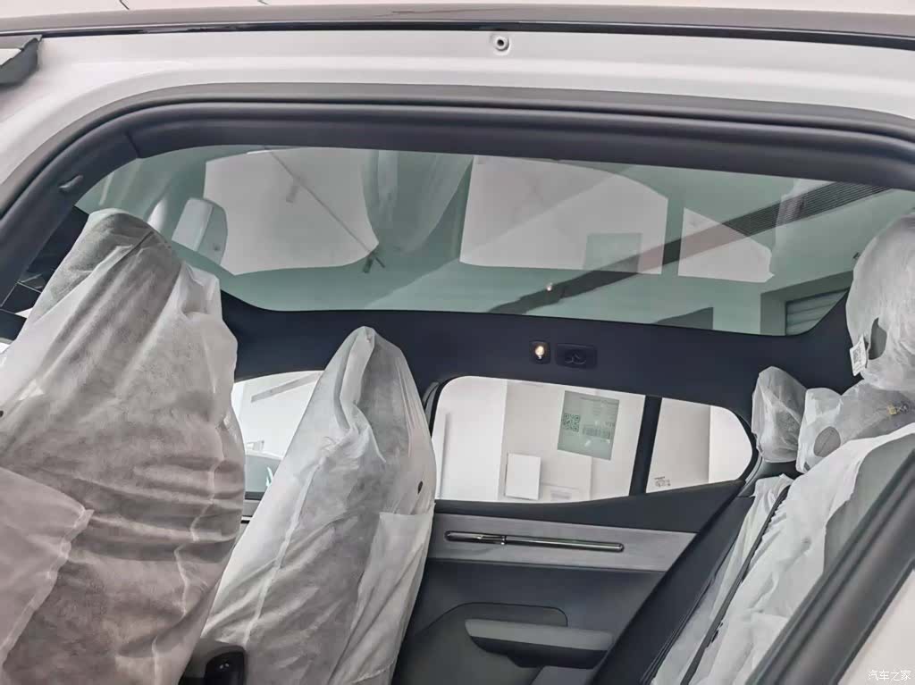Volvo EX30, 2026 18