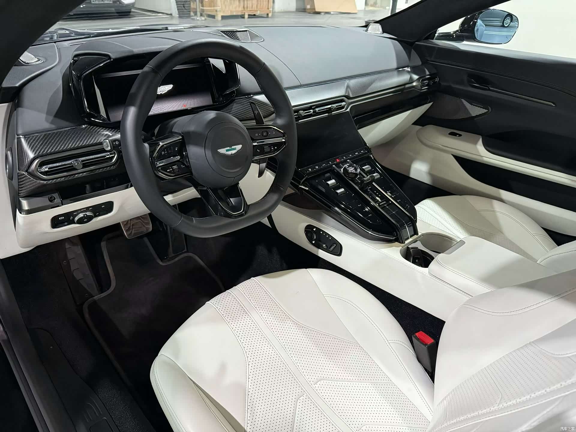 Aston Martin Vantage, 2024 6