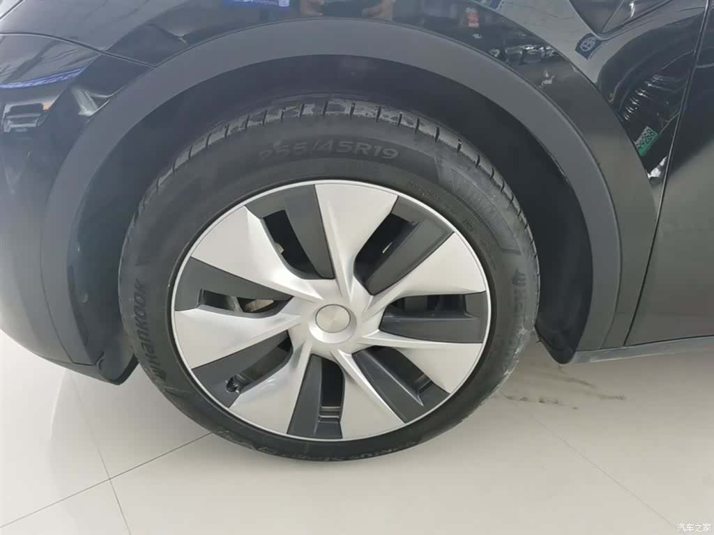 Tesla Model Y, 2023 23