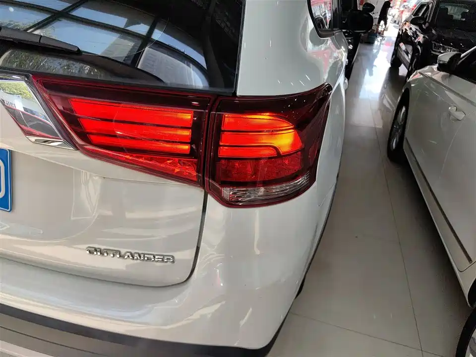Mitsubishi Outlander Mitsubishi Outlander
