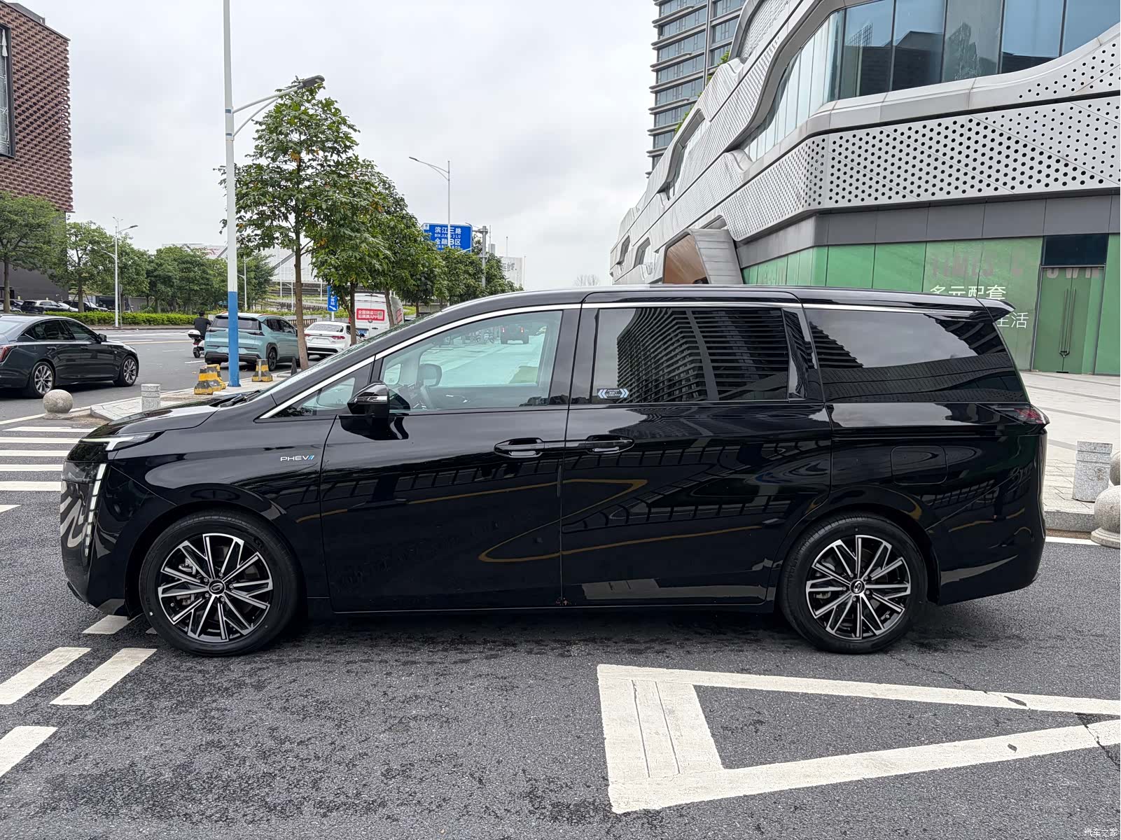 Trumpchi E8, 2024 3