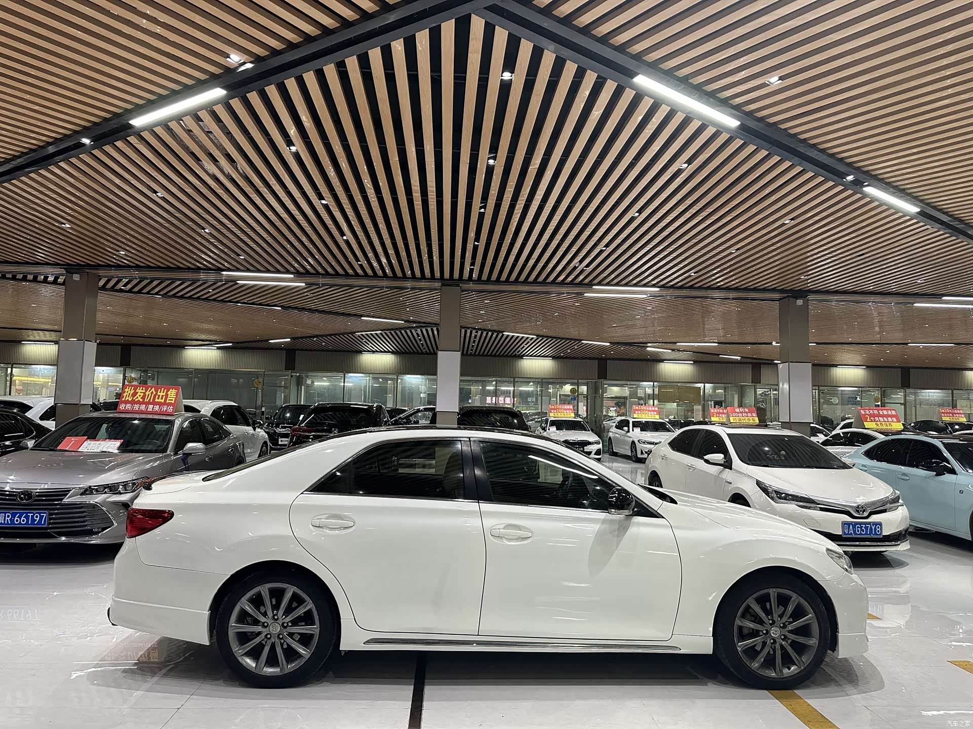 Toyota 2.5V, 2012 4