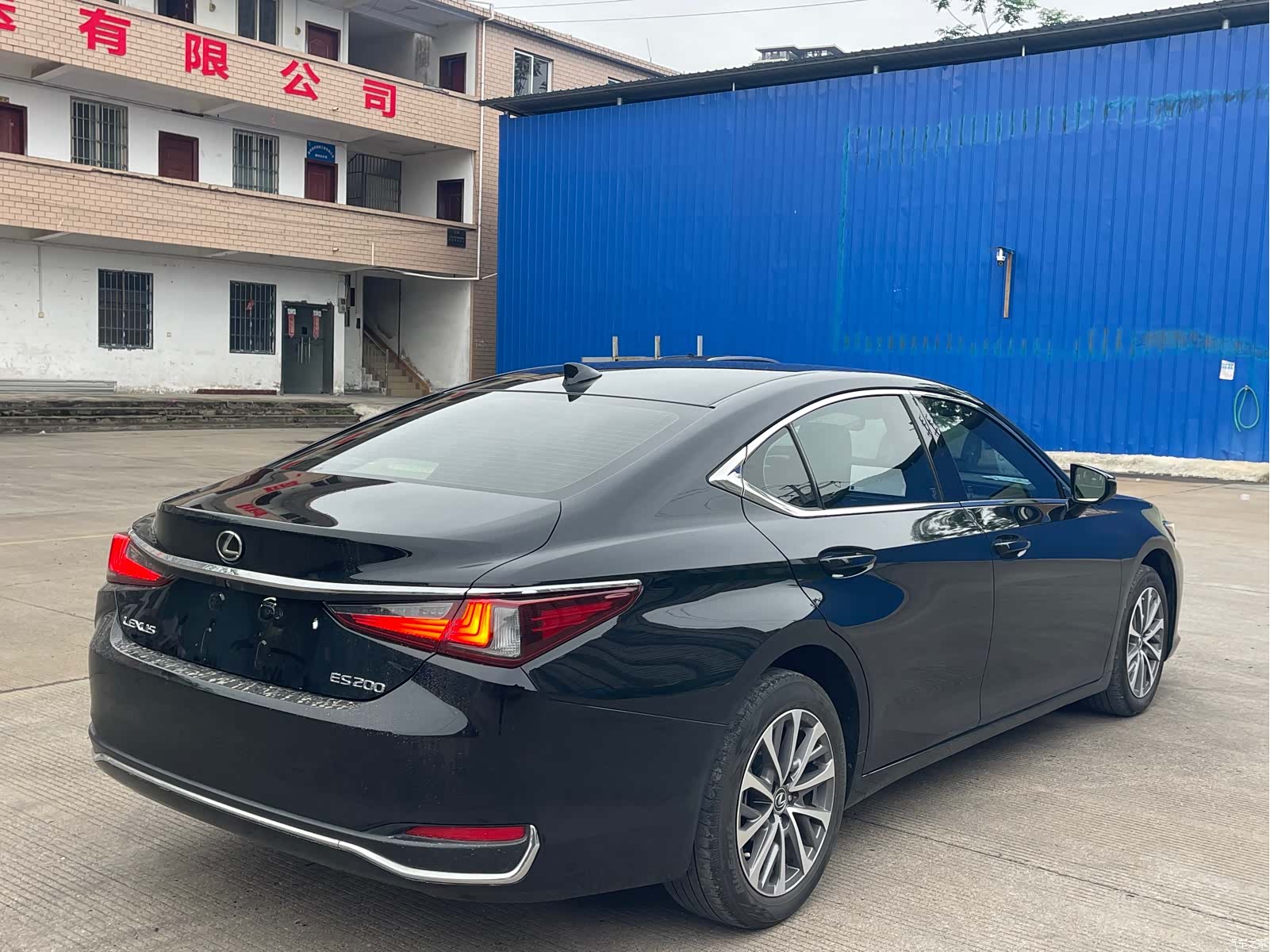 Lexus ES, 2023 4