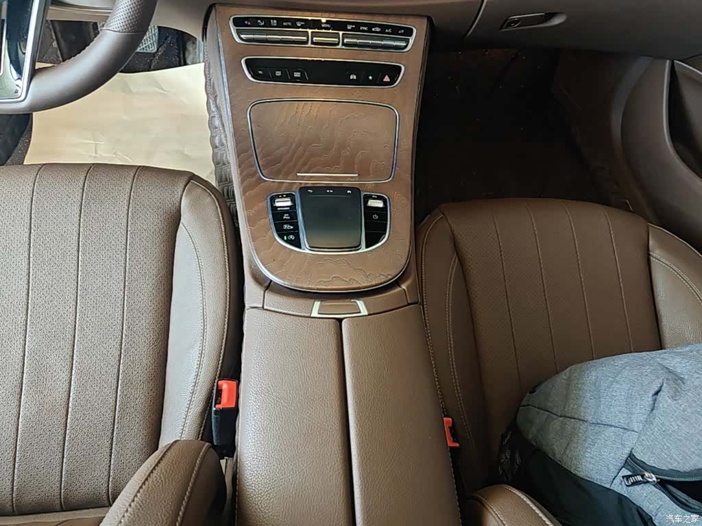 Mercedes-Benz E-Class, 2023 14