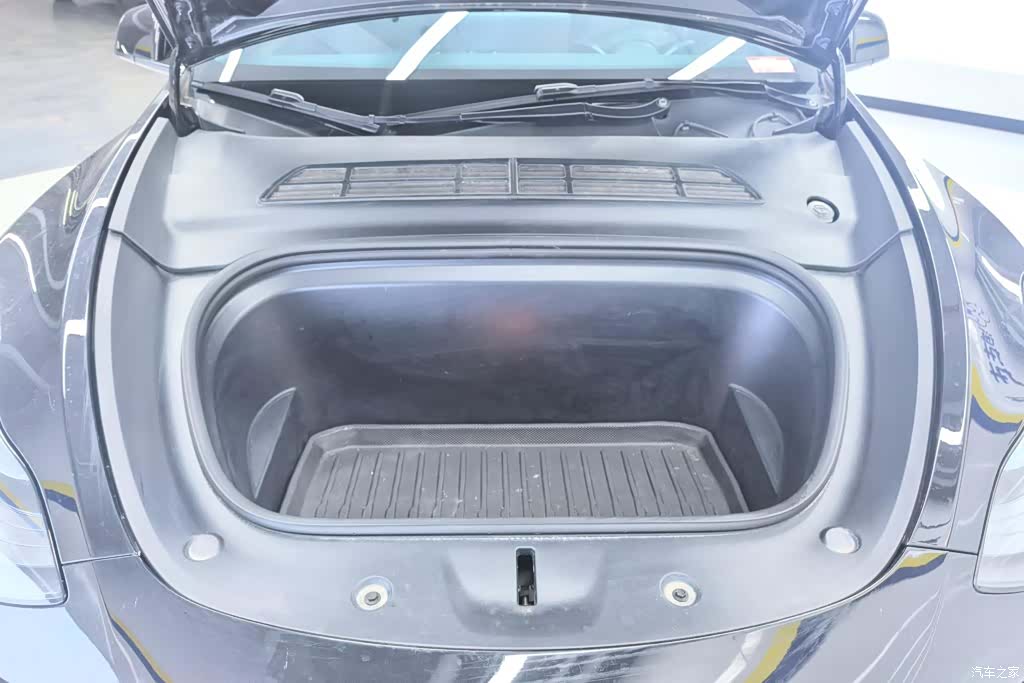Tesla Model Y, 2022 10