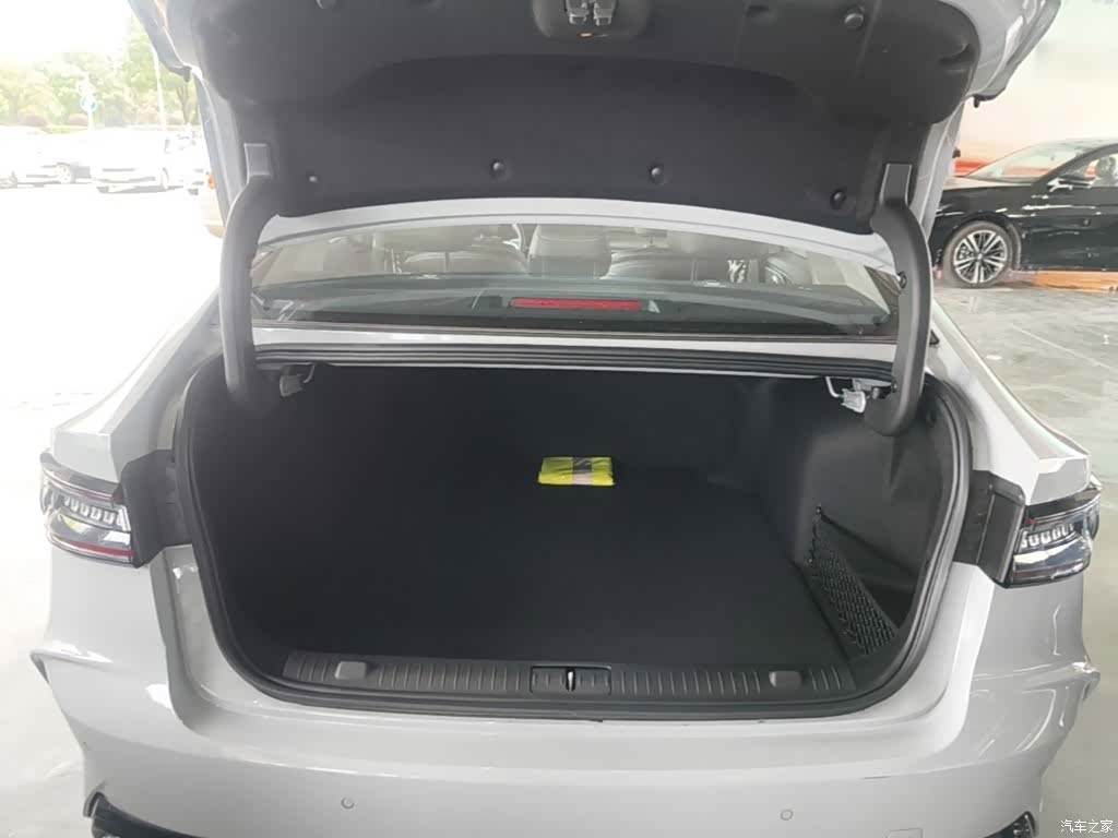 Chery Arrizo 8, 2025 19