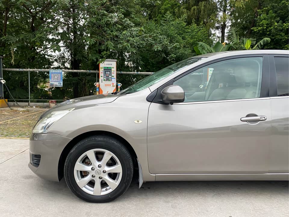 Nissan TIIDA