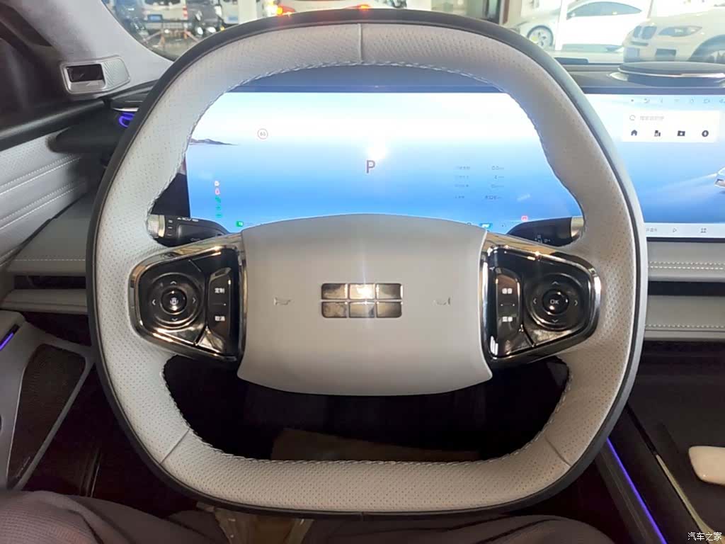 Geely E8, 2025 11