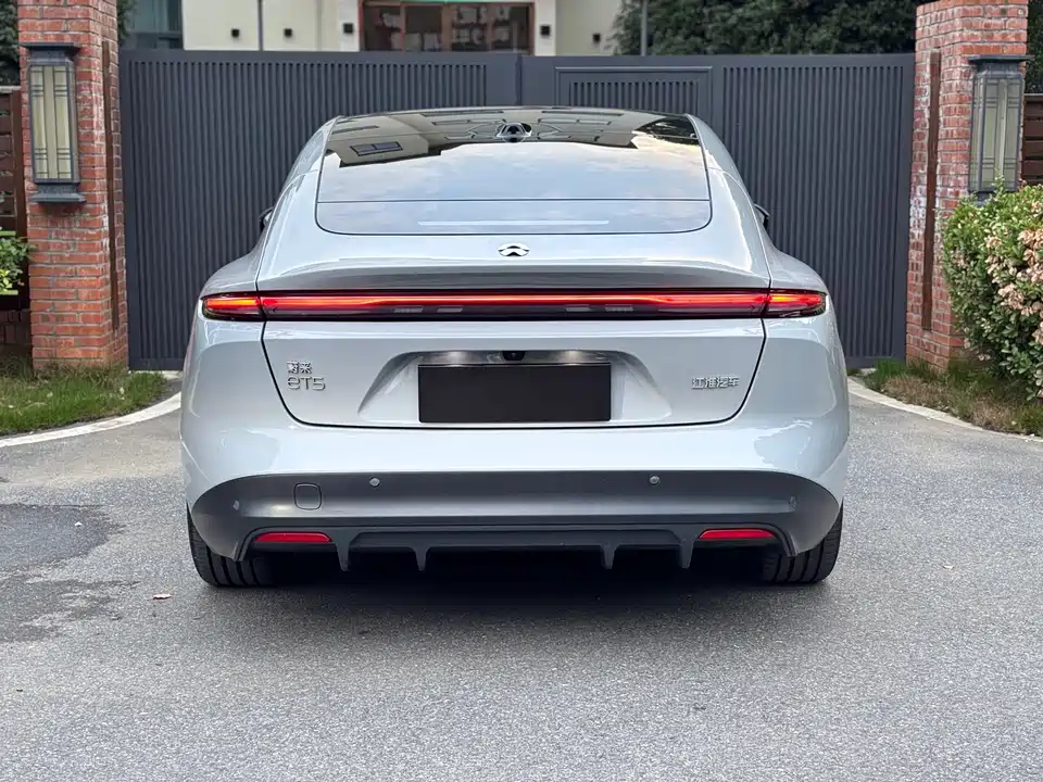 NIO ET5