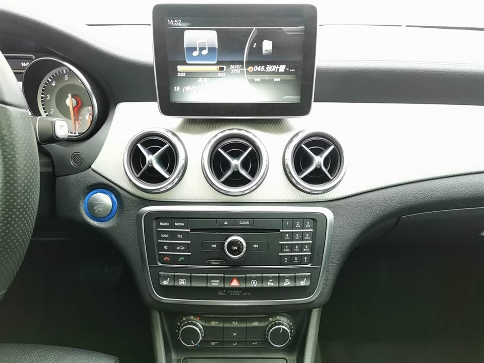 Mercedes-Benz GLA Mercedes-Benz GLA