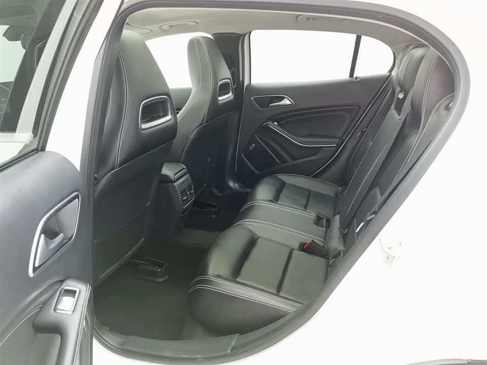 Mercedes-Benz GLA Mercedes-Benz GLA