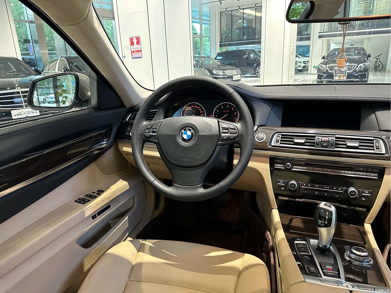 BMW 7 Series, 2011 6