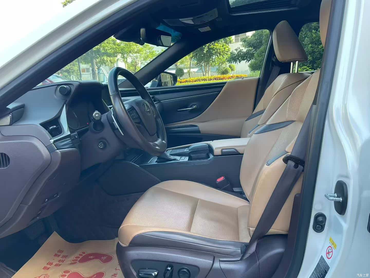 Lexus ES, 2020 все фото