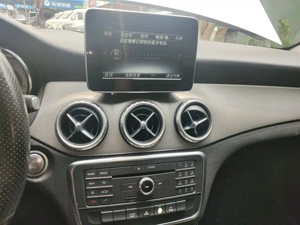 Mercedes-Benz GLA Mercedes-Benz GLA
