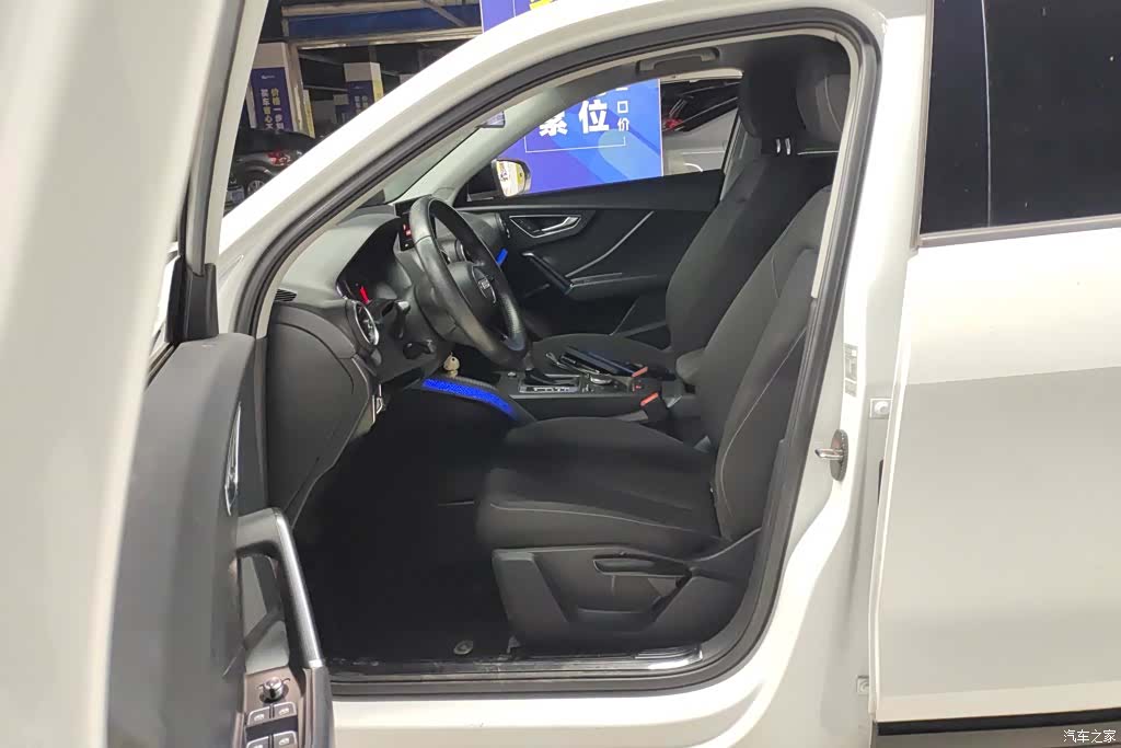 Audi Q2L, 2019 9