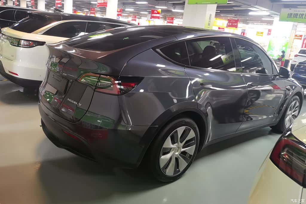 Tesla Model Y, 2022 3