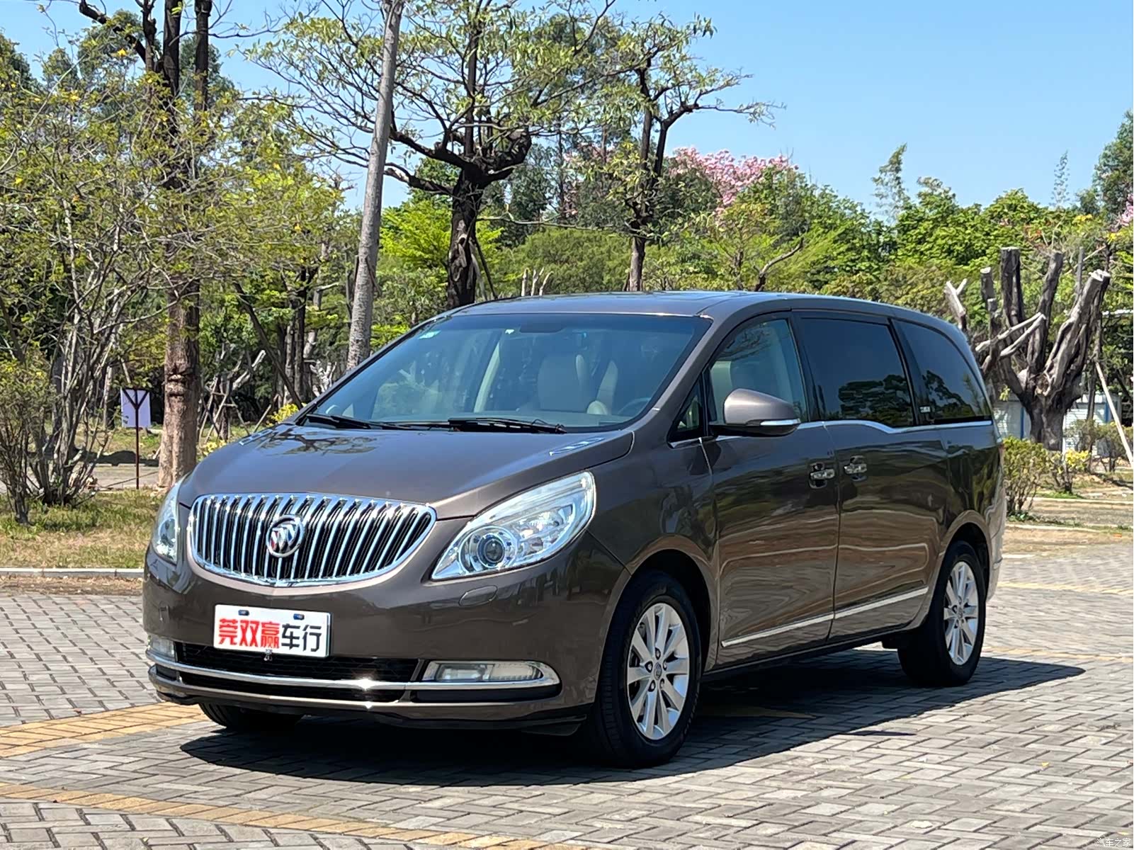 Buick GL8, 2013 1