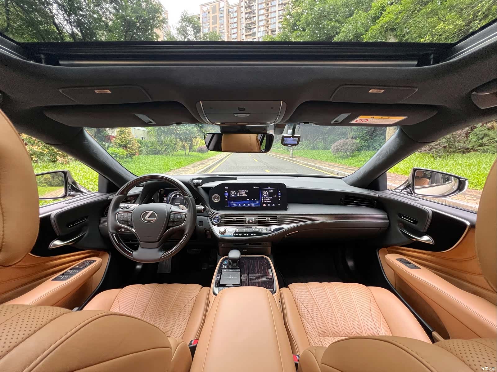 Lexus LS, 2022 4