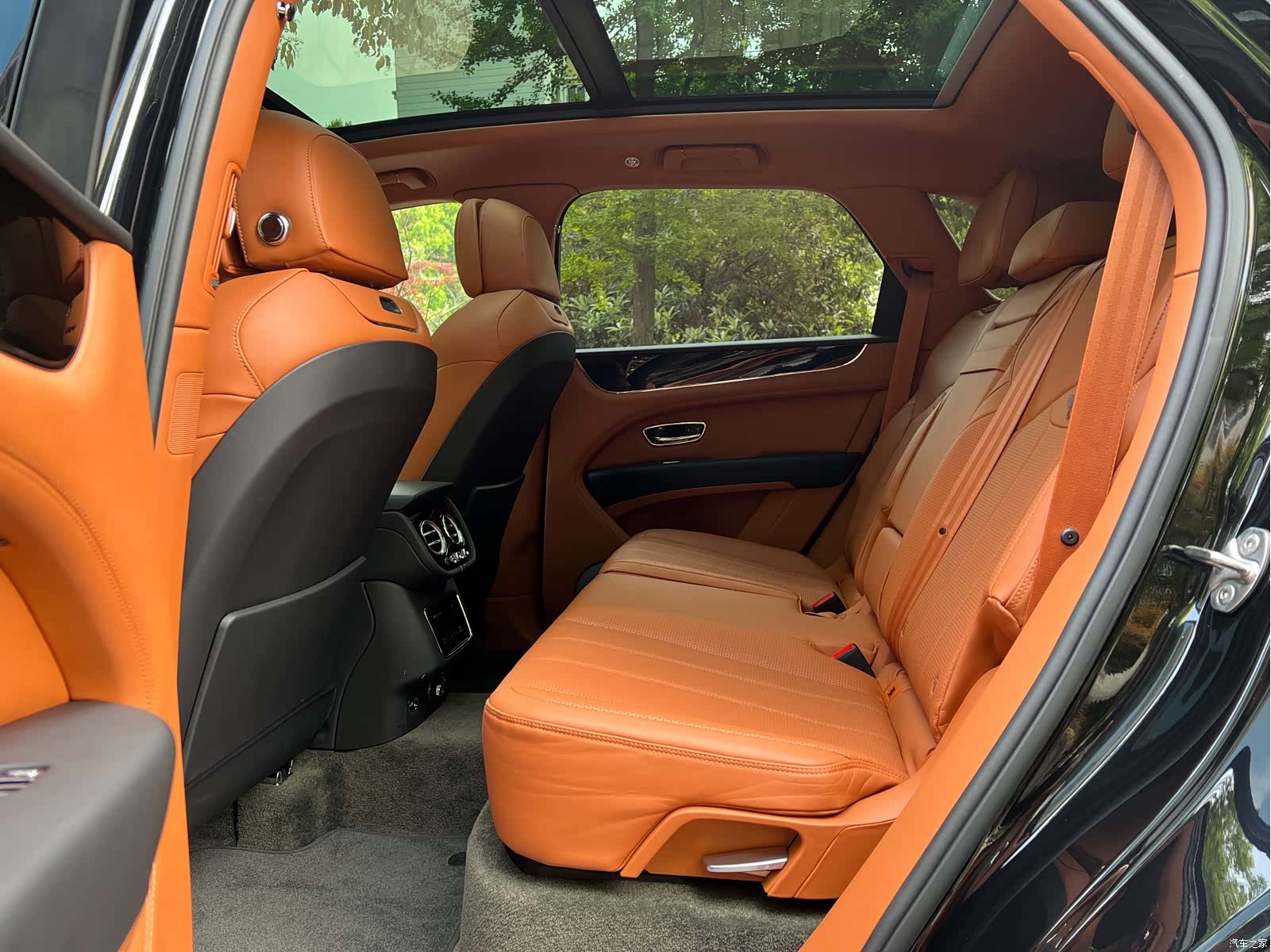 Bentley Bentayga, 2023 9