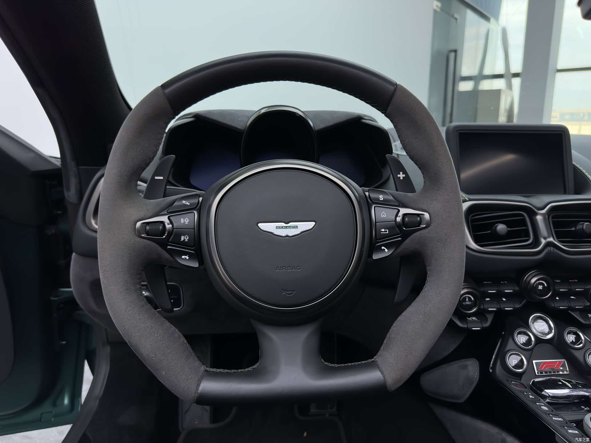 Aston Martin Vantage, 2022 21