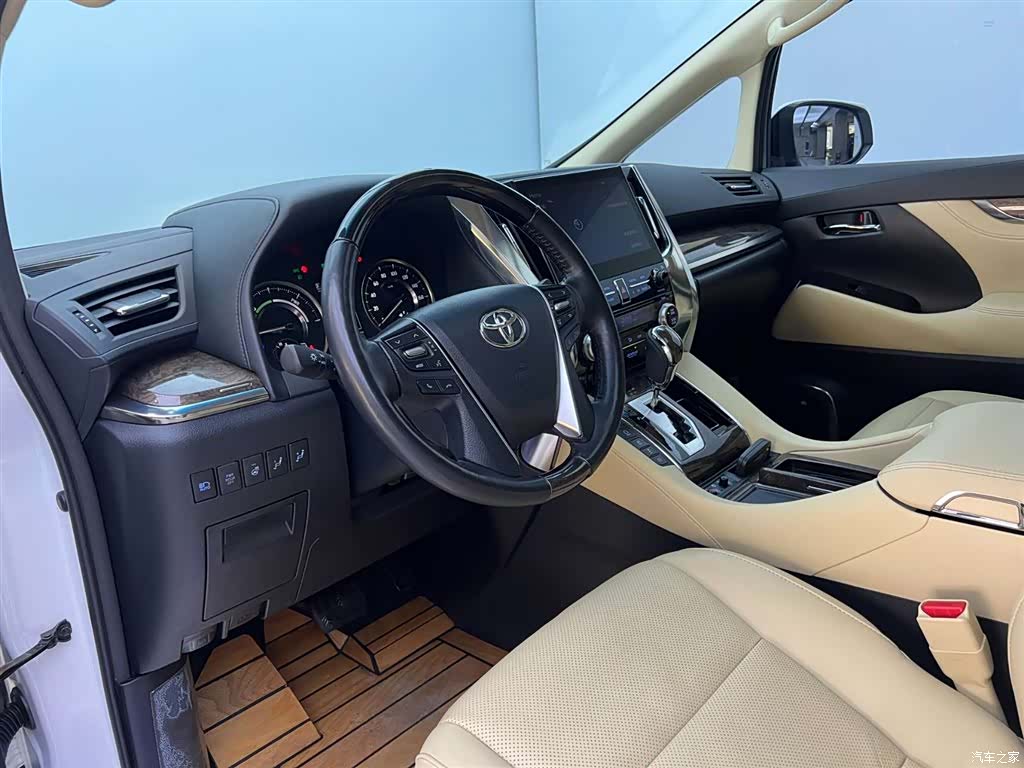 Toyota Alphard, 2022 21