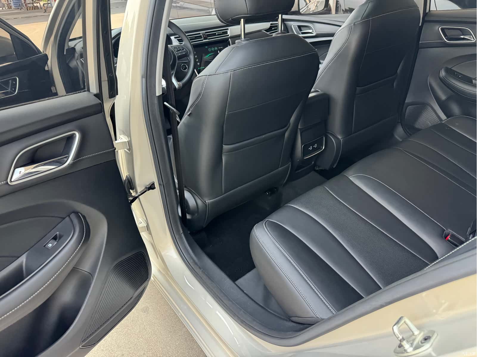 Roewe i5, 2021 10