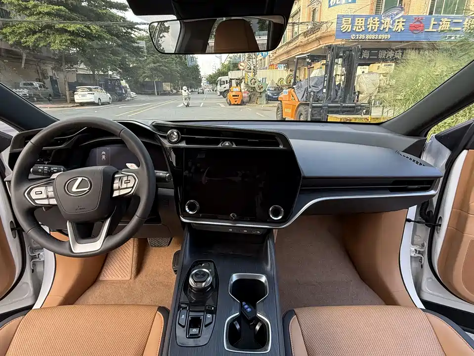 Lexus RZ
