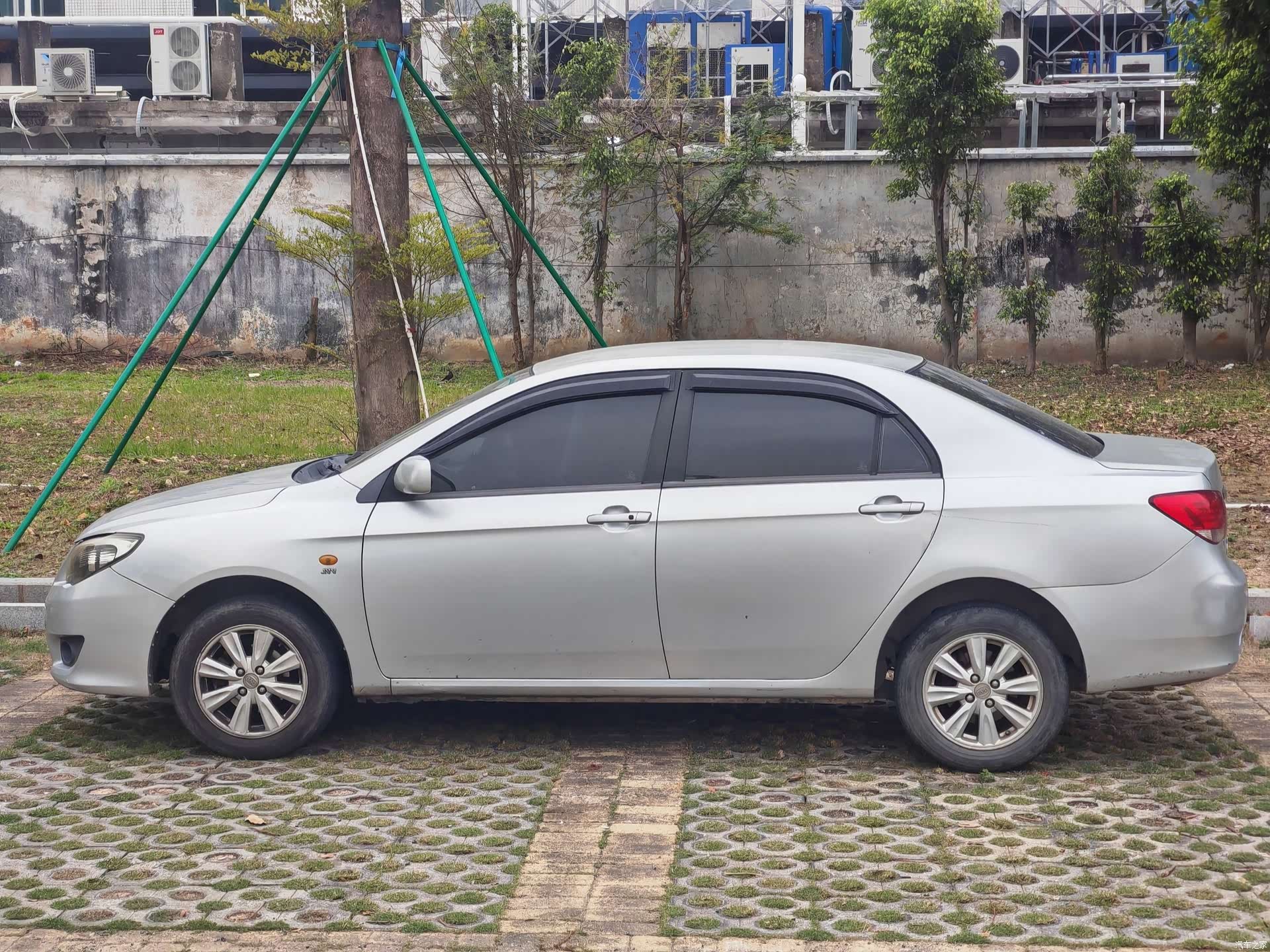 BYD L3, 2013 4