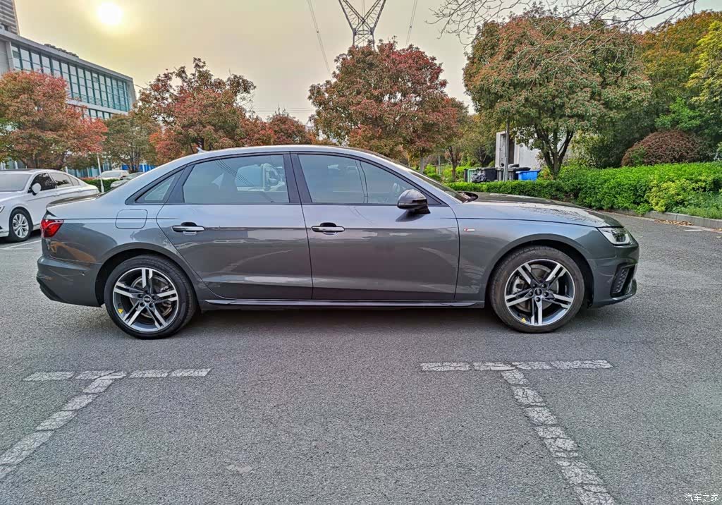 Audi A4L, 2022 14