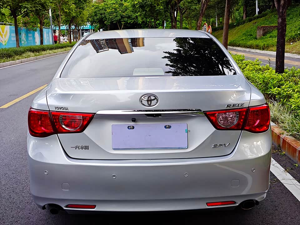 Toyota Reiz