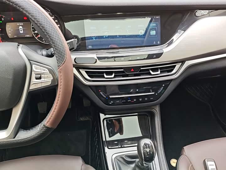 Changan CS35PLUS 2019 1.6L МКПП chang lian ban