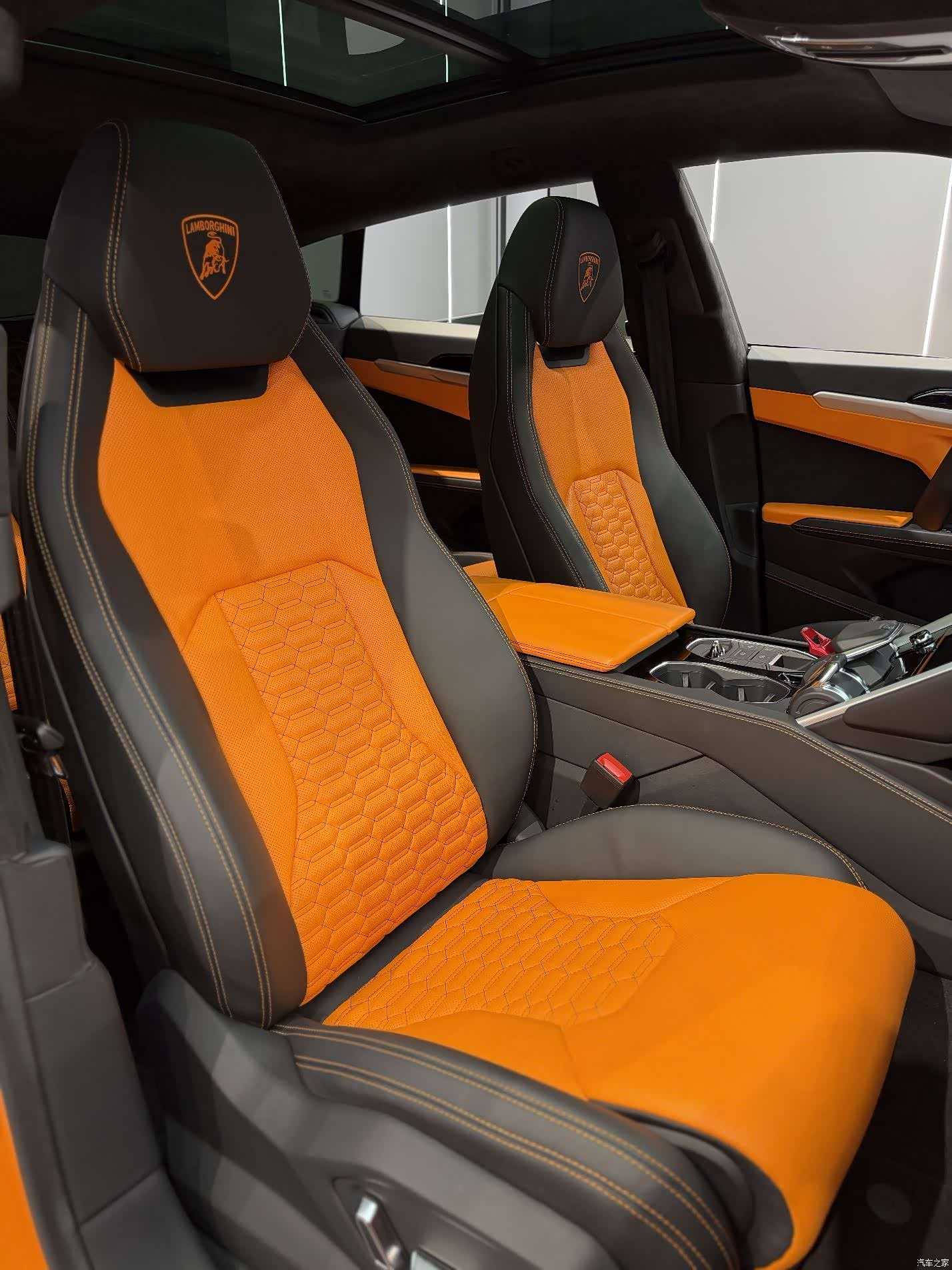 Lamborghini Urus, 2023 6