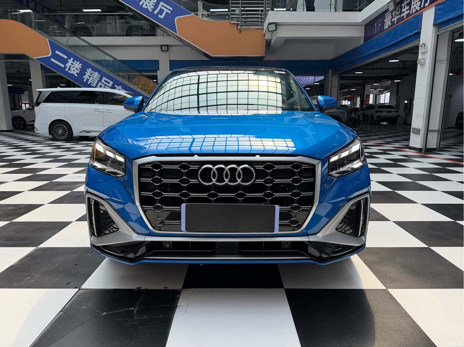 Audi Q2L, 2023 2