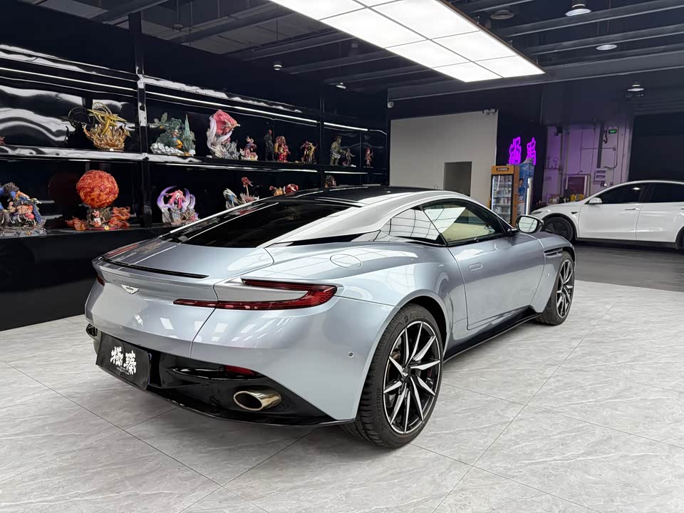 Aston Martin DB11