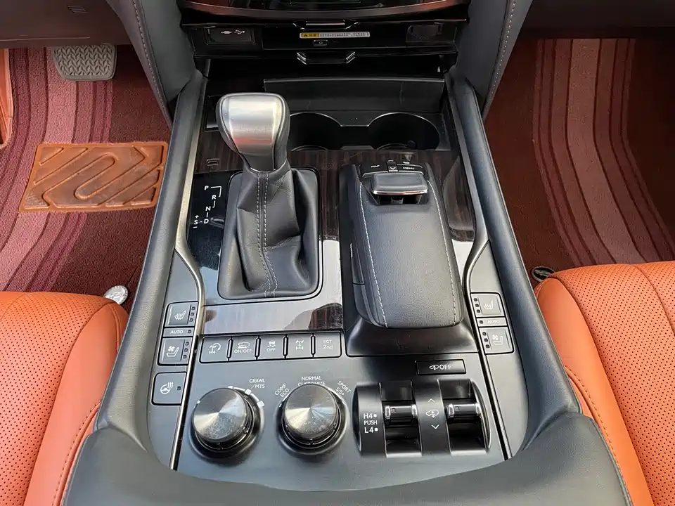 Lexus LX
